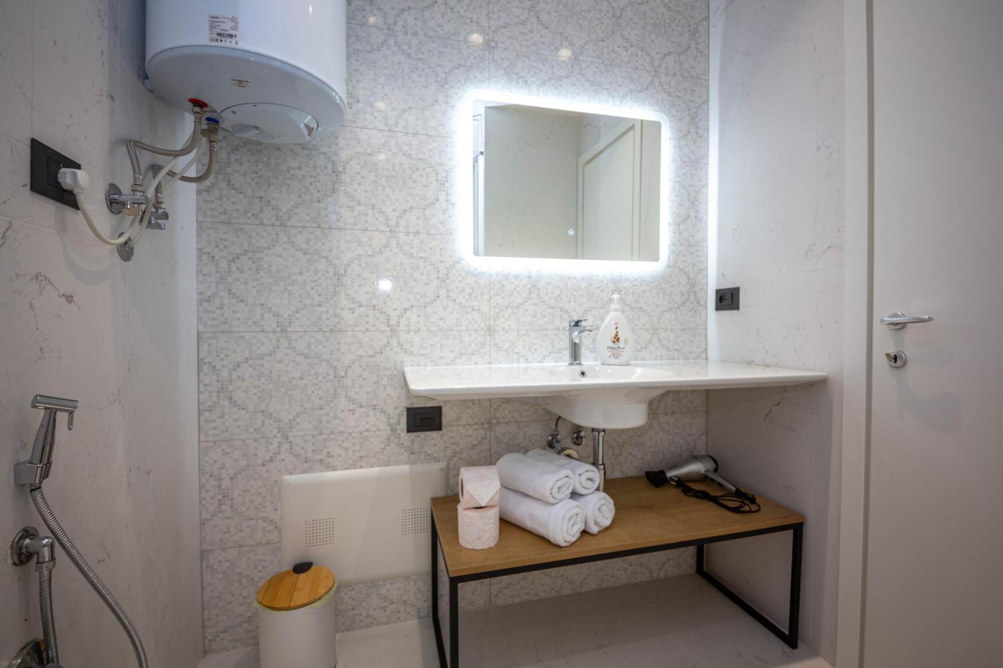 Blloku Unique Apartments 2 تيرانا الغرفة الصورة